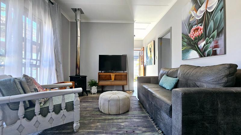 6 Bedroom Property for Sale in Fraaiuitsig Western Cape